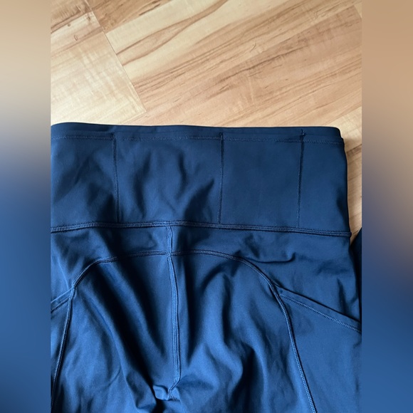 Lululemon Leggings 7/8 length size 4 - Picture 5 of 9